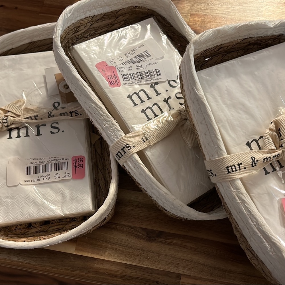 Mud Pie White and Tan Disposable Tableware Set